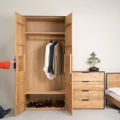 Armoire 2 portes en bois massif de chêne Runa - NordicStory