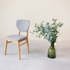Chaise de salle à manger en bois massif de chêne Nova, revêtement en tissu Gris Nordique/Beige – Lot de 2 ou 4 chaises - NordicStory