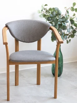 Chaise de salle à manger en bois massif de chêne Alexis, revêtement en tissu Gris Nordique – Lot de 2 ou 4 chaises - NordicStory