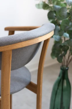 Chaise de salle à manger en bois massif de chêne Alexis, revêtement en tissu Gris Nordique – Lot de 2 ou 4 chaises - NordicStory