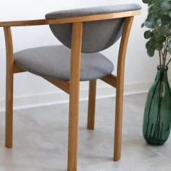 Chaise de salle à manger en bois massif de chêne Alexis, revêtement en tissu Gris Nordique – Lot de 2 ou 4 chaises - NordicStory
