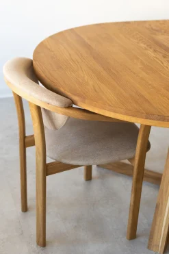 Chaise de salle à manger en bois massif de chêne Alexis, revêtement en tissu Beige – Lot de 2 ou 4 chaises - NordicStory