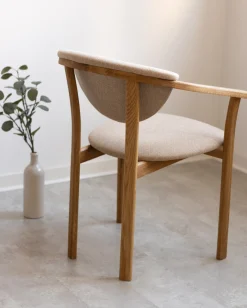 Chaise de salle à manger en bois massif de chêne Alexis, revêtement en tissu Beige – Lot de 2 ou 4 chaises - NordicStory