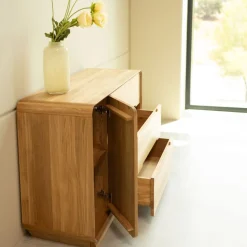 Commode en bois massif de chêne Alina – NordicStory
