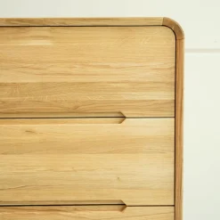 Commode en bois massif de chêne Alina – NordicStory