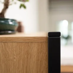 Commode en bois massif de chêne Runa – NordicStory