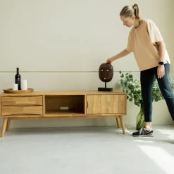 Meuble TV en bois massif de chêne Malmo – VESKOR