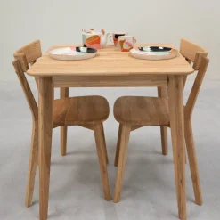 Table à manger carré en bois massif de chêne Gustaf - VESKOR
