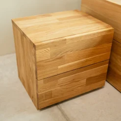 Table de chevet en bois massif de chêne Danemark 2 – NordicStory
