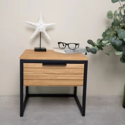 Table de chevet en bois massif de chêne Runa – NordicStory