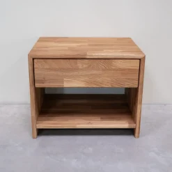 Table de chevet en bois massif de chêne Judith - NordicStory