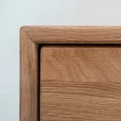 Table de chevet en bois massif de chêne Judith - NordicStory
